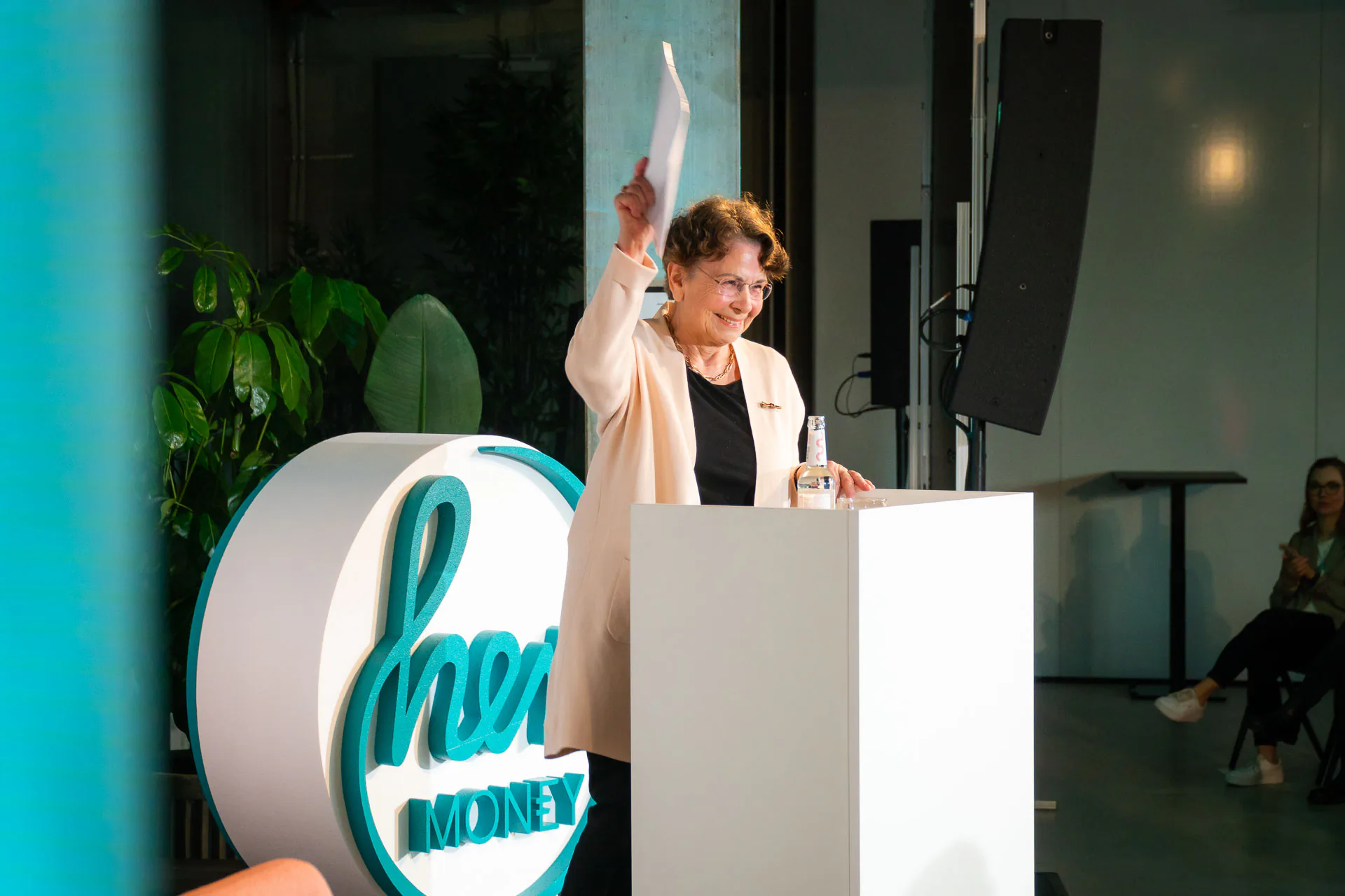 Eröffnung des herMoney Festivals auf der Bühne