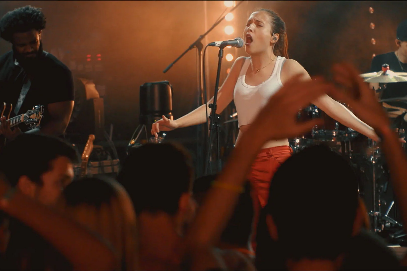 Sängerin mit Band auf der Campusfestival-Bühne
